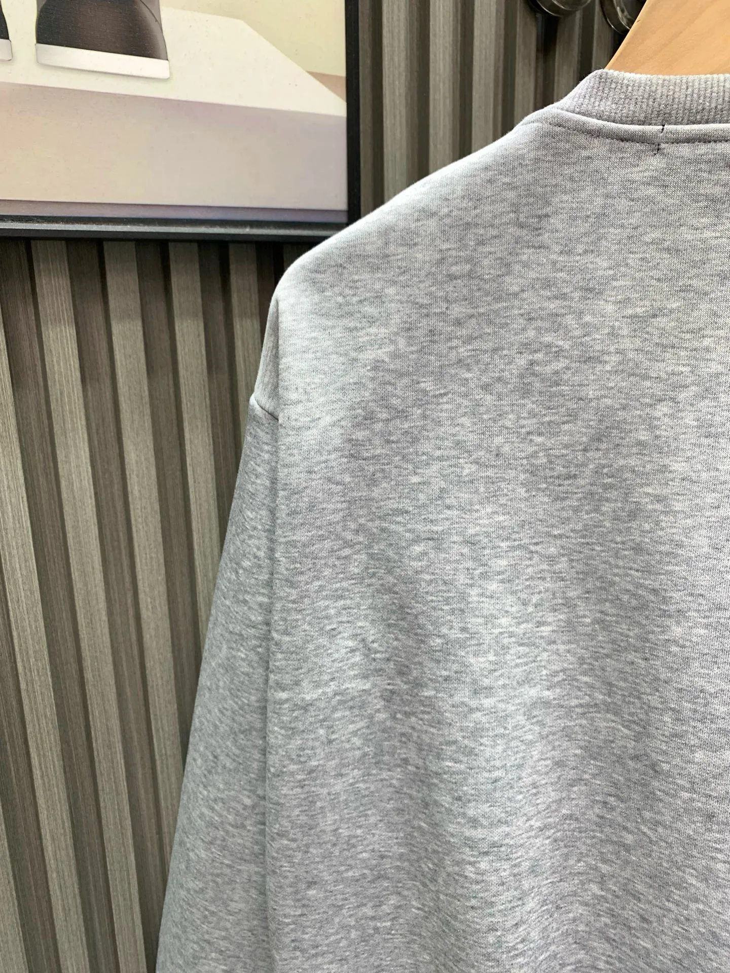 🅿️250 🀄️ Louis Vuitton LOUIS VUITTON high quality 2025 autumn and winter official website new classic letter printed catwalk style pullover round neck sweatshirt 400 grams of pure cotton ➕ silver fox velvet The master personally designed the trendy brand new printed round neck pullover sweatshirt, fashionable and individual, super versatile and good-looking, the same style for men and women, a must-have for everyone, hangtag, collar label, washed wheat, three complete labels